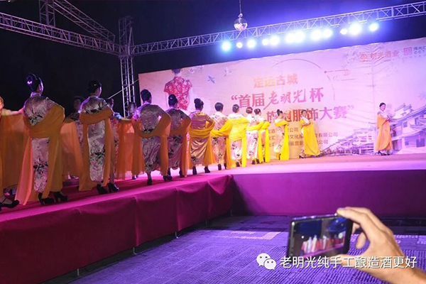老明光杯—定遠(yuǎn)古鎮(zhèn)首屆旗袍服飾大賽隆重開幕