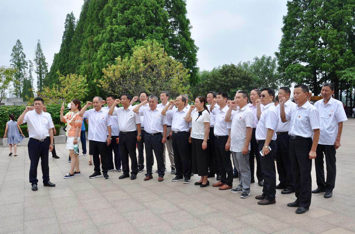 ?追尋總理足跡  感悟偉人精神  —明光酒業(yè)黨委赴淮安開展主題黨日活動(dòng)