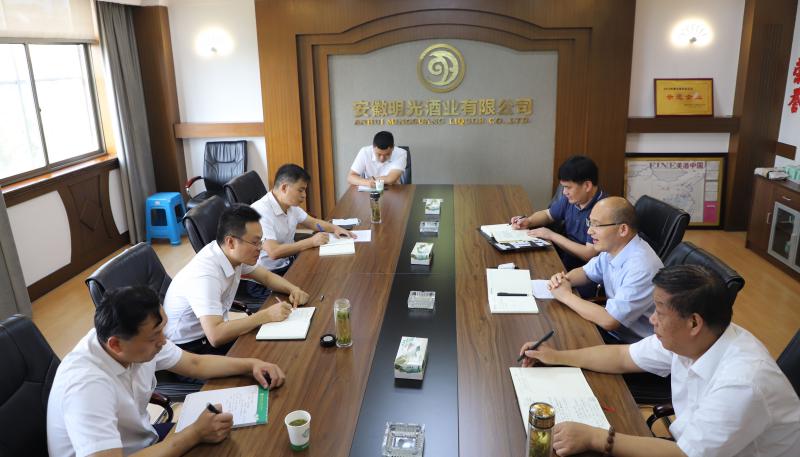 明光市委常委、副市長張瑞赴明光酒業調研