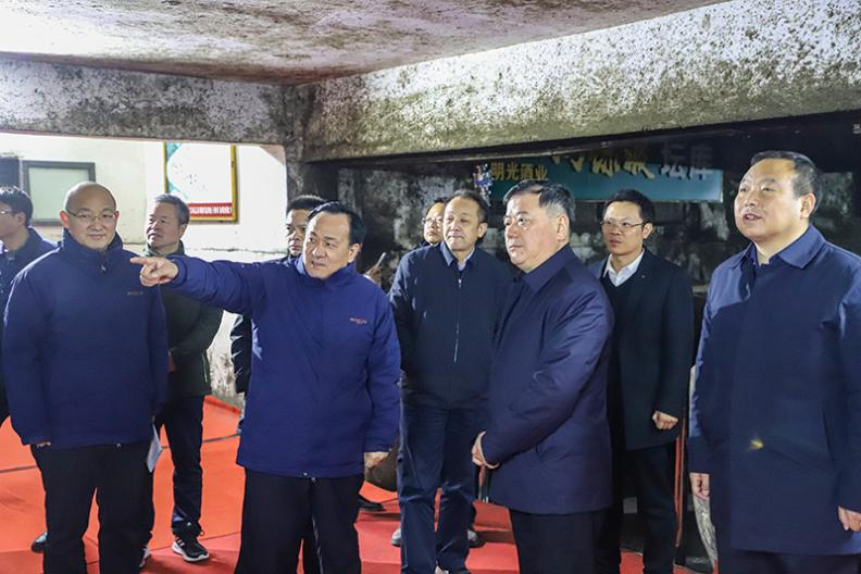 程英春調研明光酒業(yè)