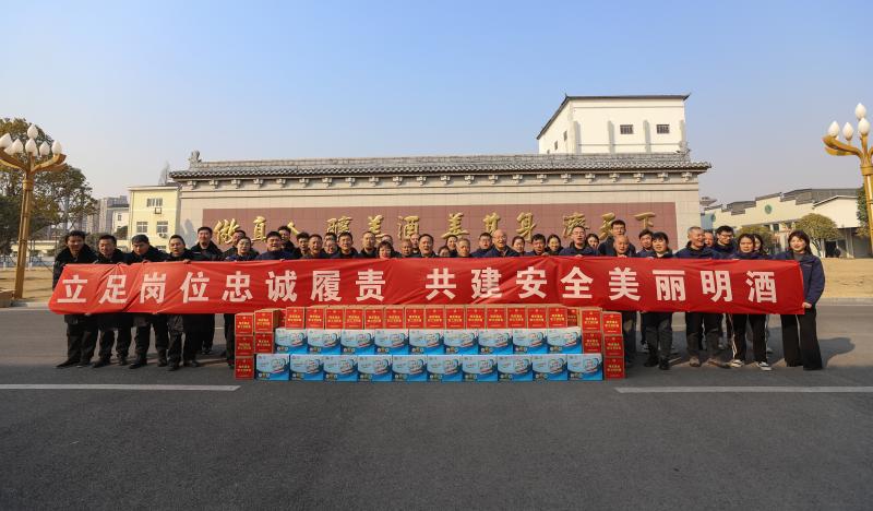 華興安帶隊(duì)慰問(wèn)安保后勤和物流調(diào)度中心一線人員